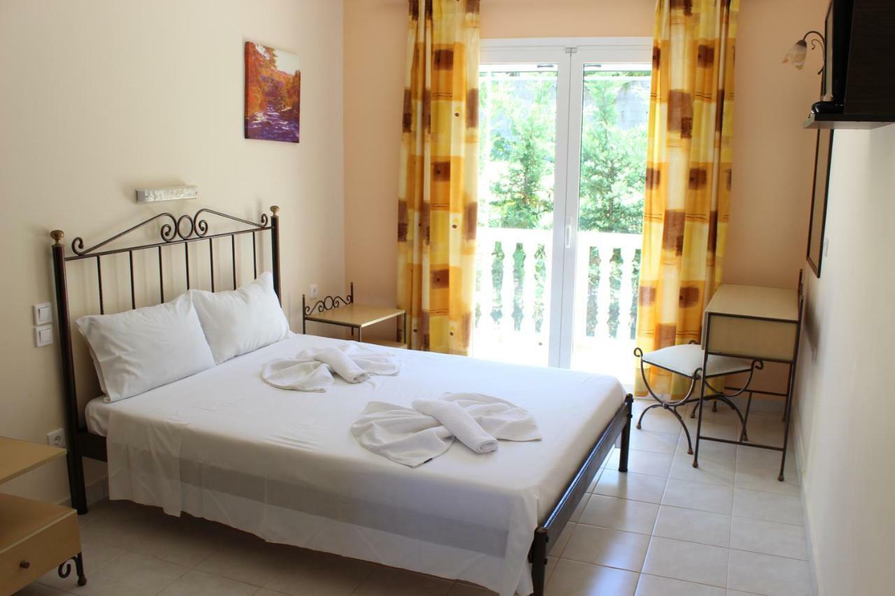Turtle Beach Apartment Marathiás Dış mekan fotoğraf